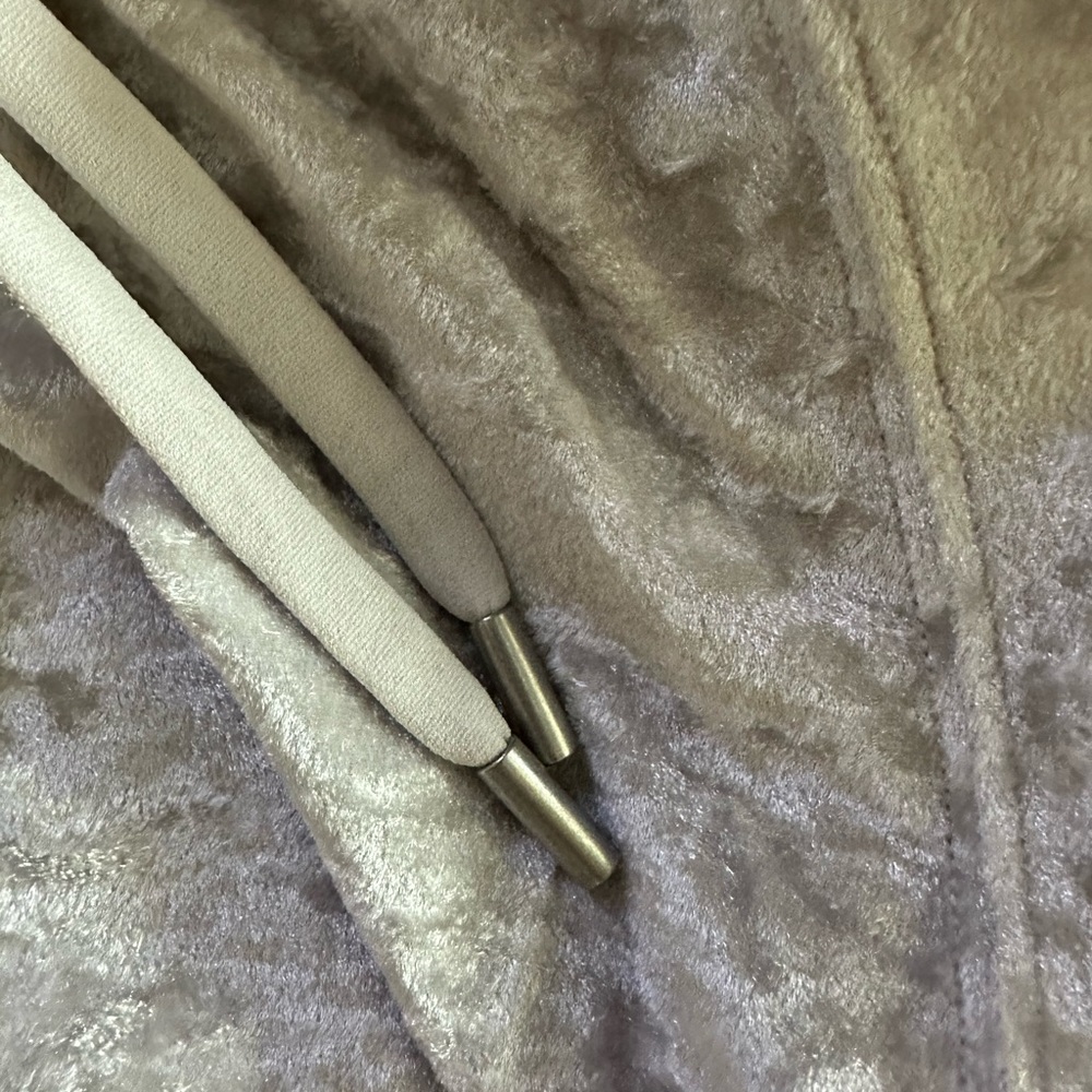 EUC Limited Edition Lululemon crushed velvet jogger Chrome so 10 - Picture 6 of 7